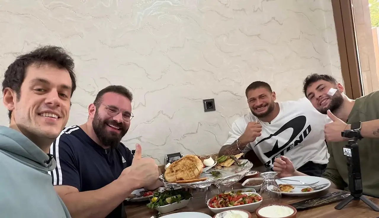 ÜNLÜ YOUTUBER KONYA'DA 1.9 PUANLI RESTORANA GİTTİ: FİYATLARI DUYAN ŞOKE OLDU!