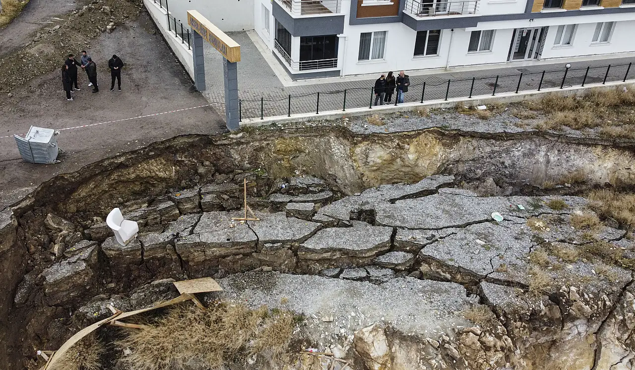 İnşaat alanındaki toprak kaydı!