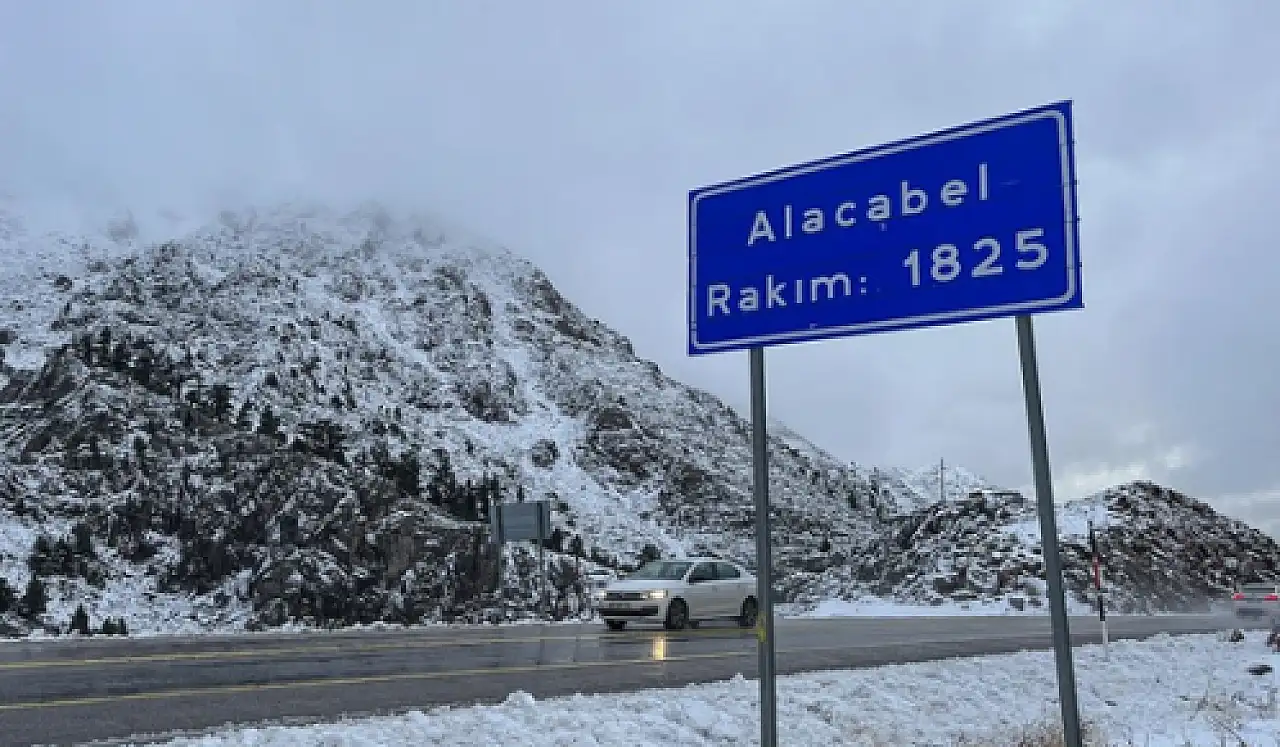 Konya'da yola çıkanlar dikkat: Kritik noktada kar yağışı etkili oluyor!
