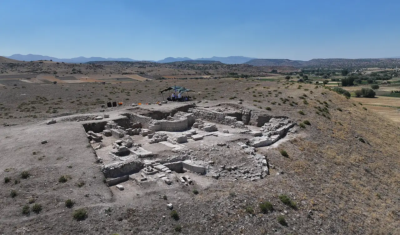 Konya'da lise öğrencileri yaz tatilinde arkeoloji kazısı yapıyor