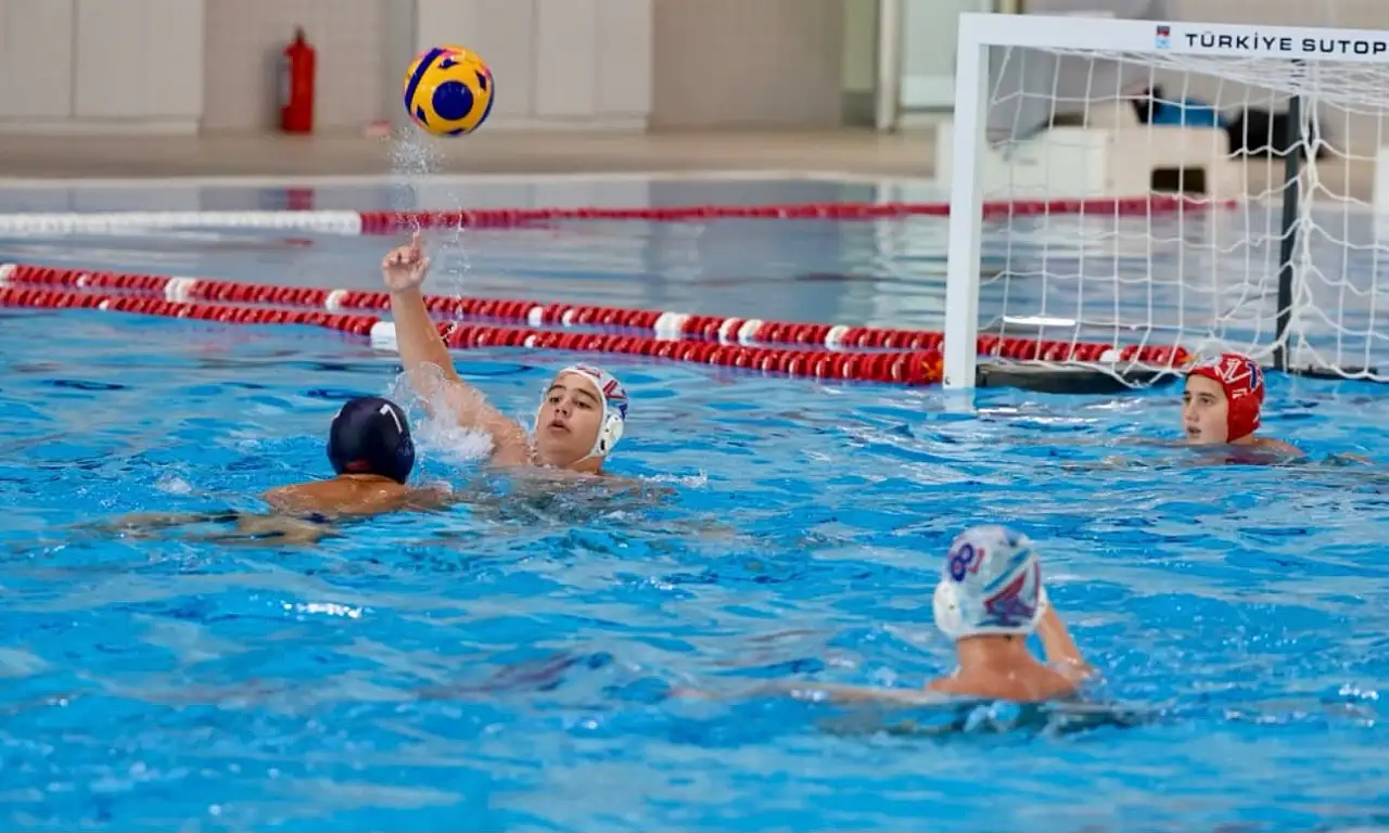 Konya spor tarihinde bir ilk: Selçuklu Belediyespor Sutopu Takımı Türkiye Üçüncüsü oldu!