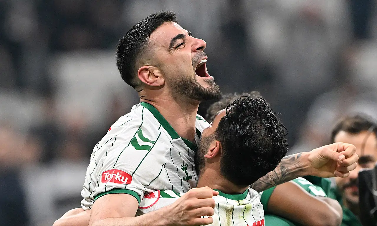 Transferin bitimine saatler kala Fenerbahçe'den bir kez daha Adil Demirbağ atağı
