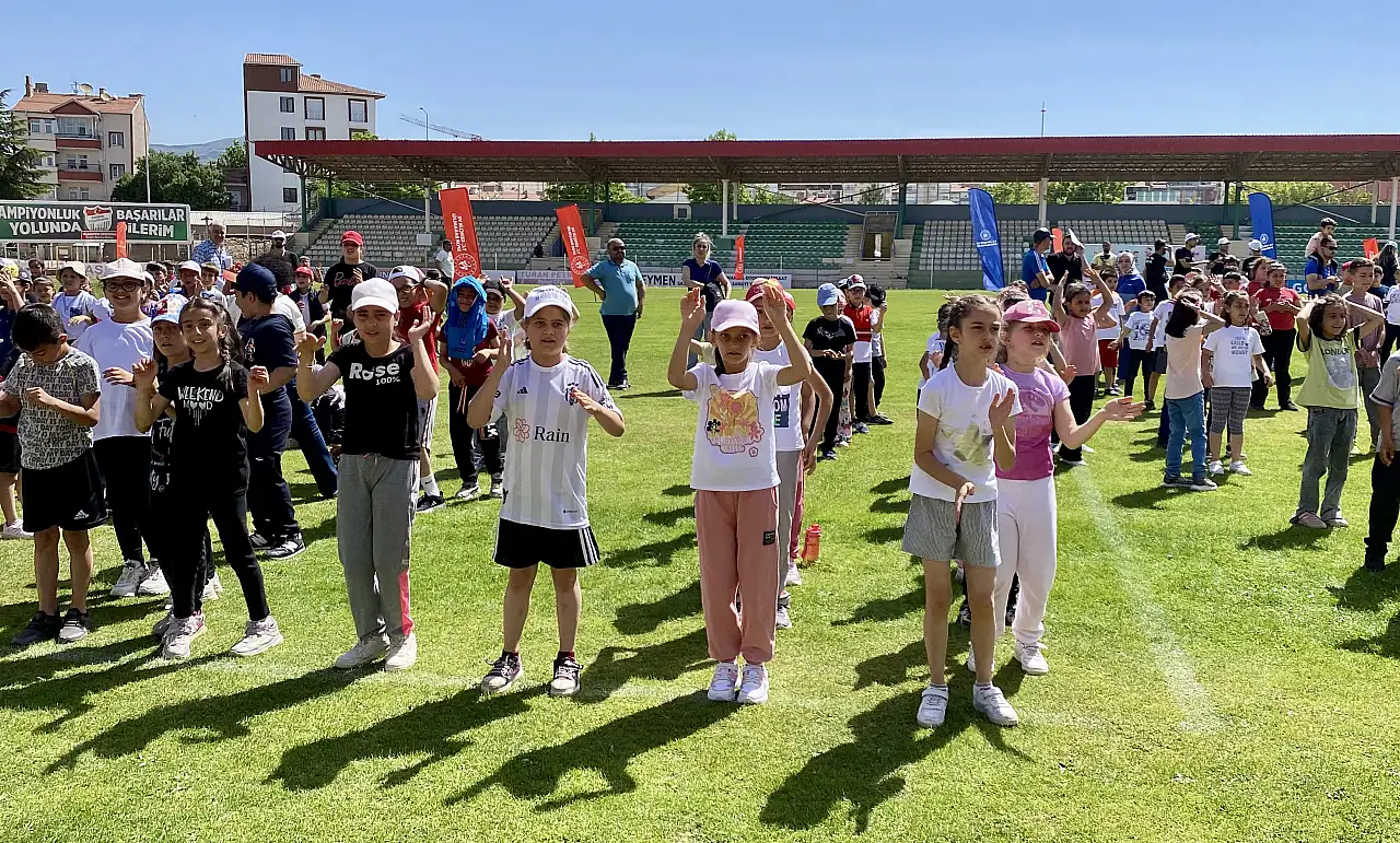 Kırşehir'de Geleneksel Çocuk Oyunları Şenliği'nde Unutulmaya Yüz Tutmuş Oyunlar Canlandı