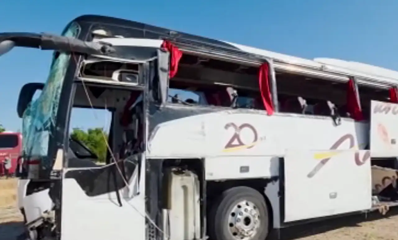 Yolcu otobüsü devrildi: Çok sayıda yaralı var!