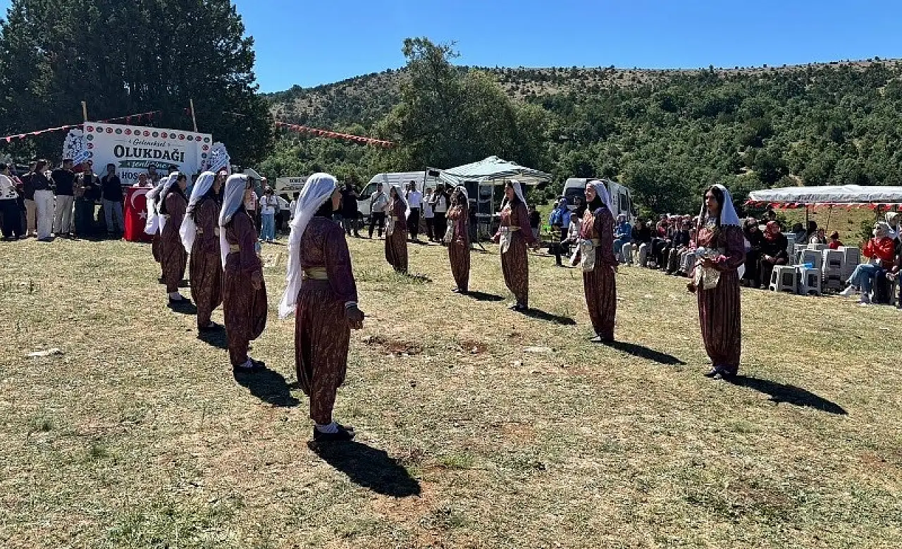 Konya'da yılların geleneği binlerce kişiyi aynı sofrada buluşturdu