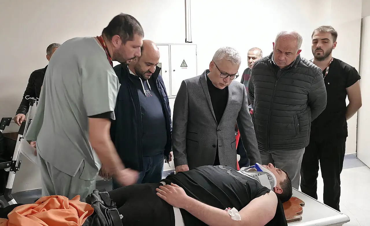 Cezaevi nakil aracı devrildi: Çok sayıda yaralı var!