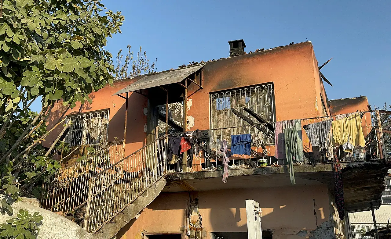 Yangın çıktı, ev kullanılmaz hale geldi