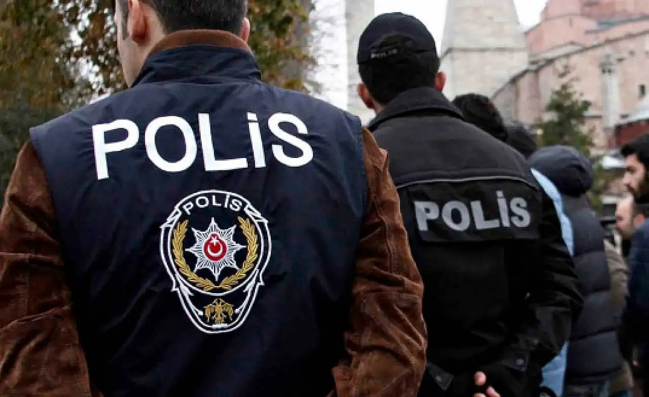 Konya'daki pazarlamacıların sonu hapis oldu: Sahte polis kılığıyla girdikleri evde define aradılar!