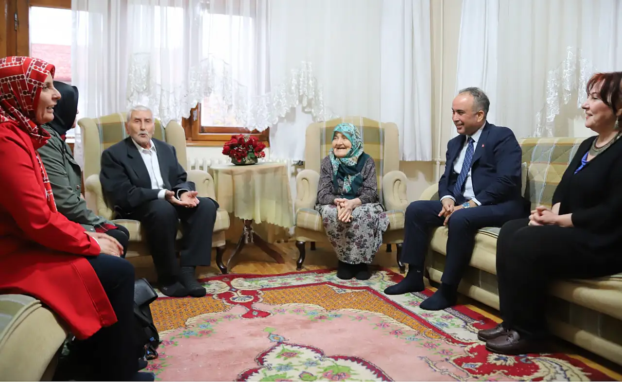 Konya'da 102 yaşındaki öğretmene vefa ziyareti!