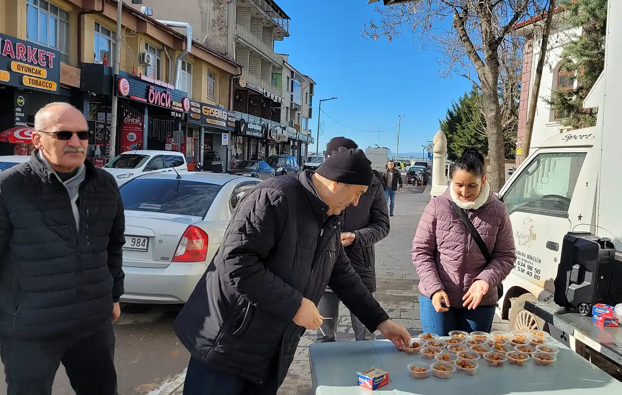 Konya'da şehitler için lokma dağıtıldı