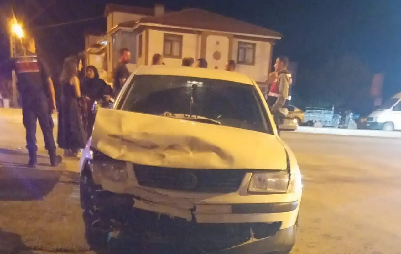 Konya'da ışıklı kavşakta kaza: 2 kişi yaralı
