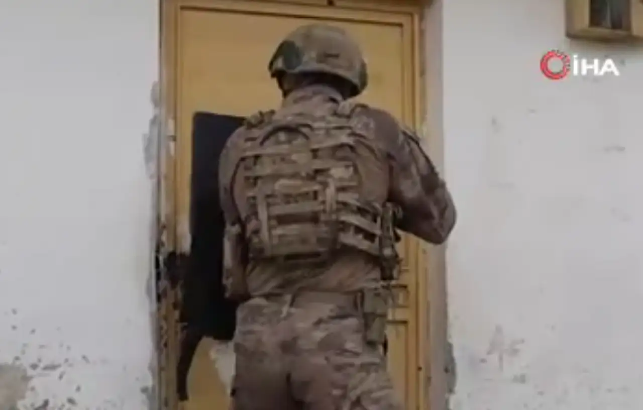 8 ayrı şuç örgütüne düzenlenen operasyonlarda 64 kişi yakalandı!