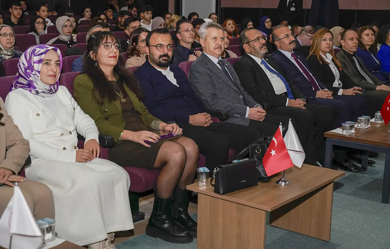 Konya'da  kadına yönelik şiddete karşı panel düzenlendi