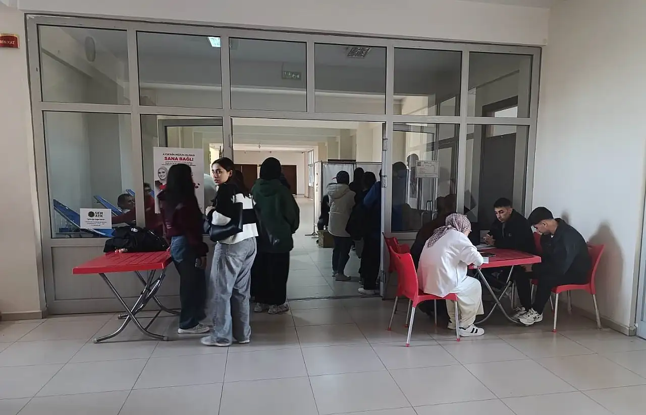 Konya'da üniversiteli gençler 1 günde yüzlerce hayata dokundu