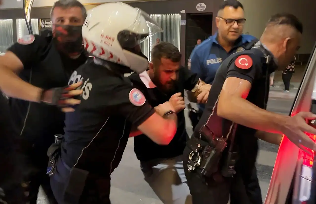 Aile kavgasında ilginç gözaltı! Biri direndi, diğeri oynayarak gitti