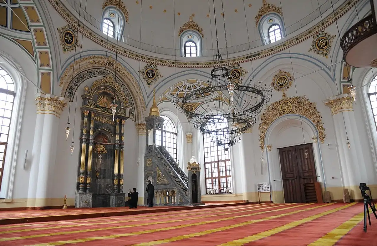 Konya'da küllerinden doğan Osmanlı incisi! Kapısından büyük pencereleriyle büyülüyor
