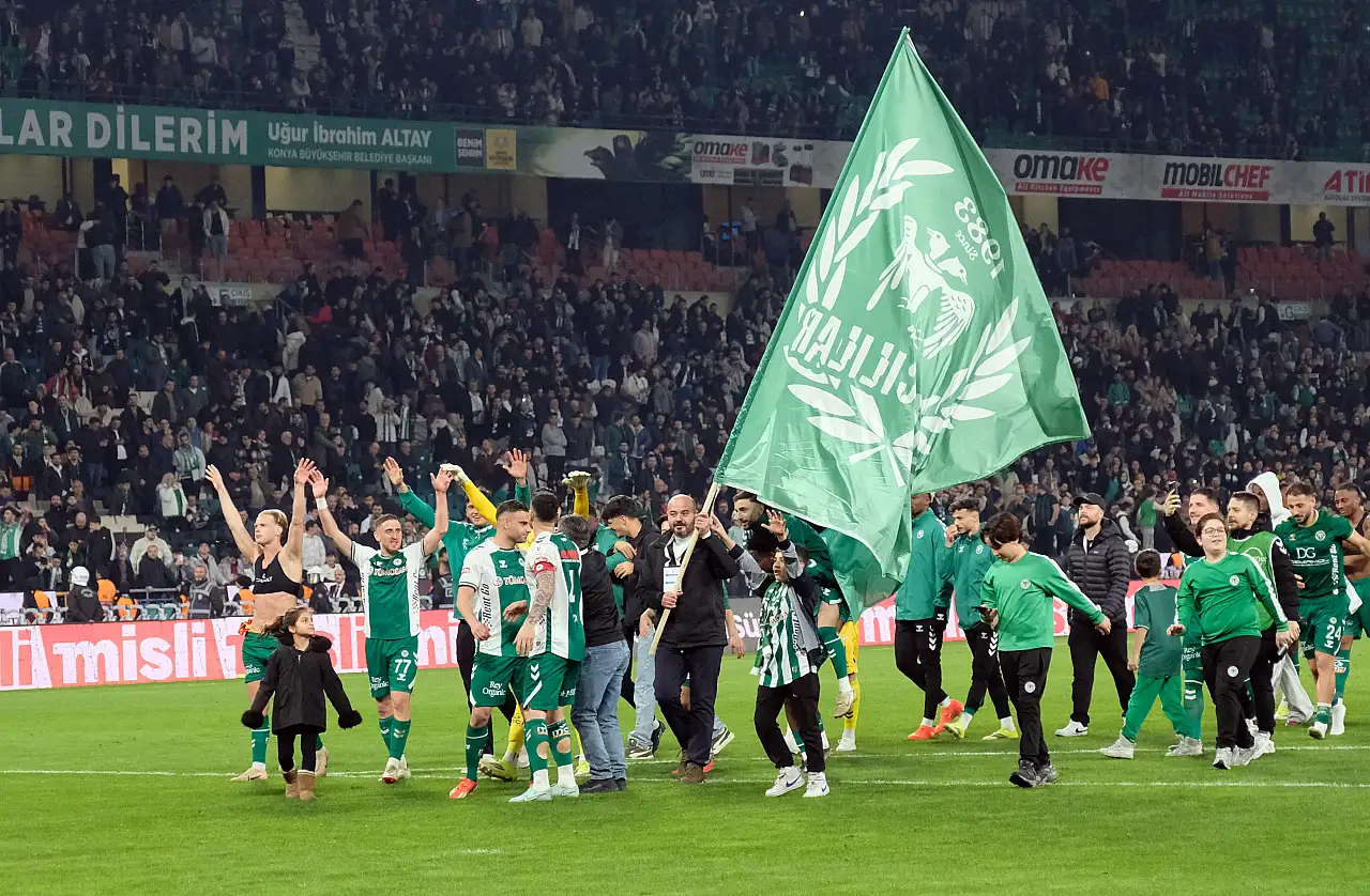 İç saha hâkimi Kanarya avında