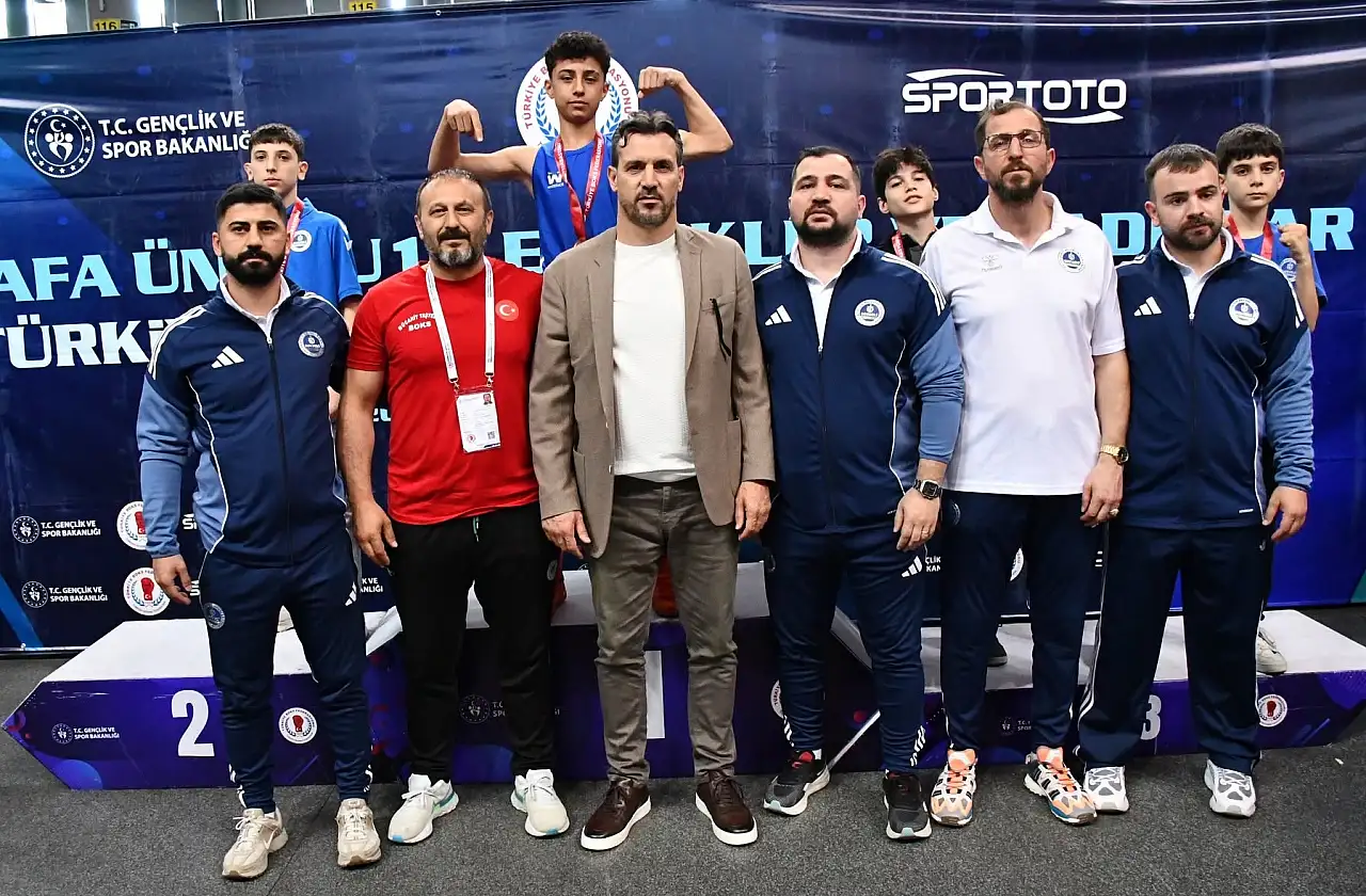 Konyalı boksör rakiplerine ringi dar etti