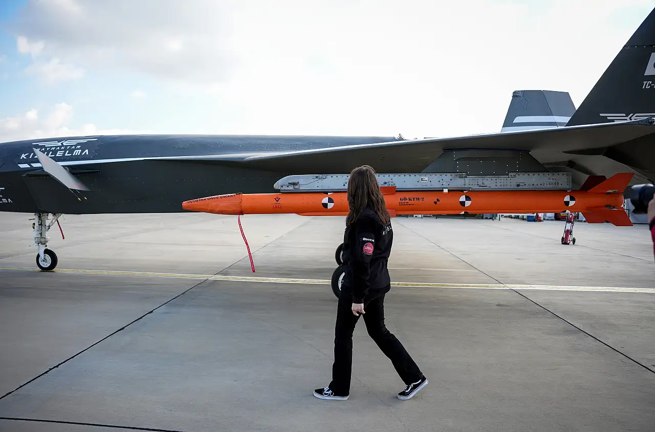 Türkiye'nin ilk insansız savaş uçağı KIZILELMA'ya kadın eli