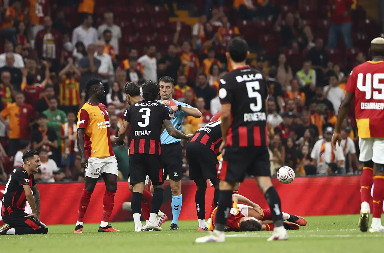 Galatasaray sezona beraberlikle başladı, Sarı-kırmızılılar evinde 36 maçtır yenilmedi. Sezonun ilk golünü Osimhen attı