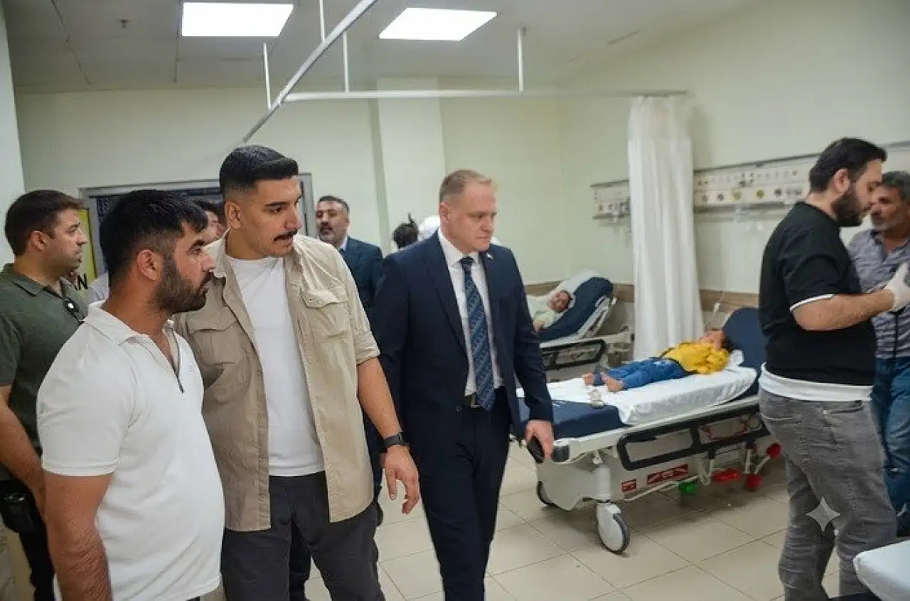 Traktörden ayrılan römork uçuruma yuvarlandı! 1 ölü, 23 yaralı