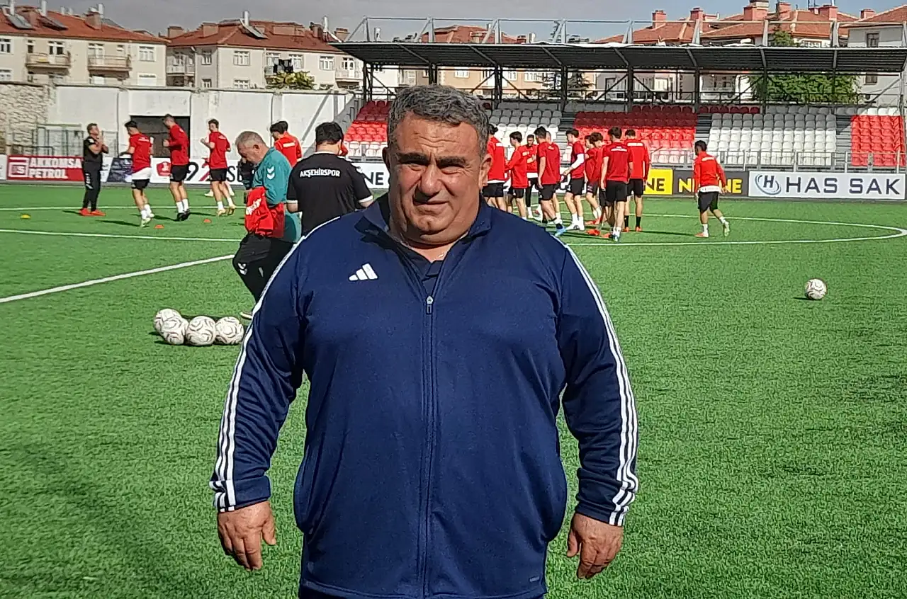 1922 Akşehirspor'da bir dönem kapandı! Niyazi Kart'a duygusal veda