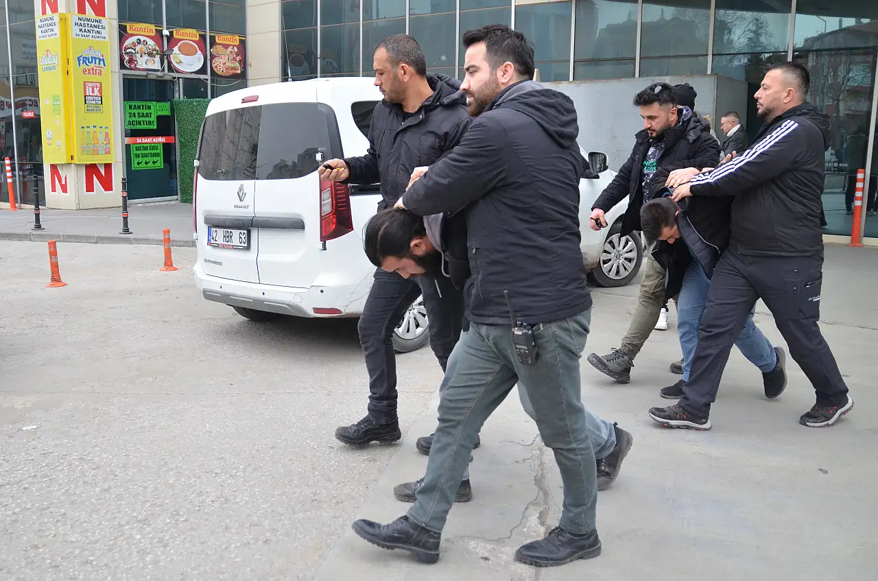 Konya'da  250 ton arpa çaldığı iddia edilen  3 şüpheli yakalandı!