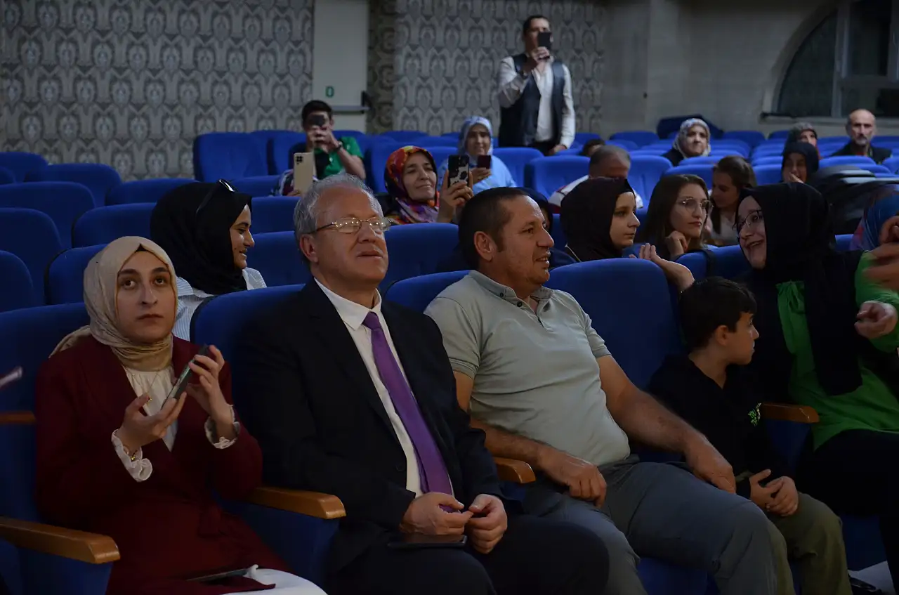 Konya'da görme engellilerden konser