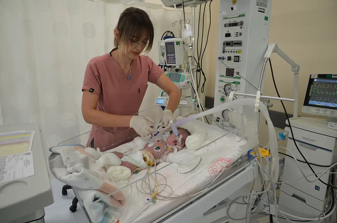 Konya'da 3 aylık bebeğe yapay kalp zarıyla hayat veren ameliyat