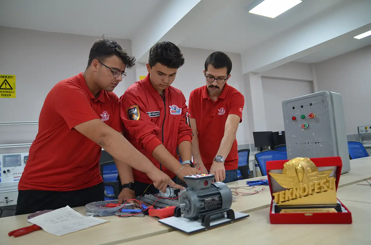 TEKNOFEST 2025'te birincilik: Konya'lı lise öğrencilerinden büyük başarı