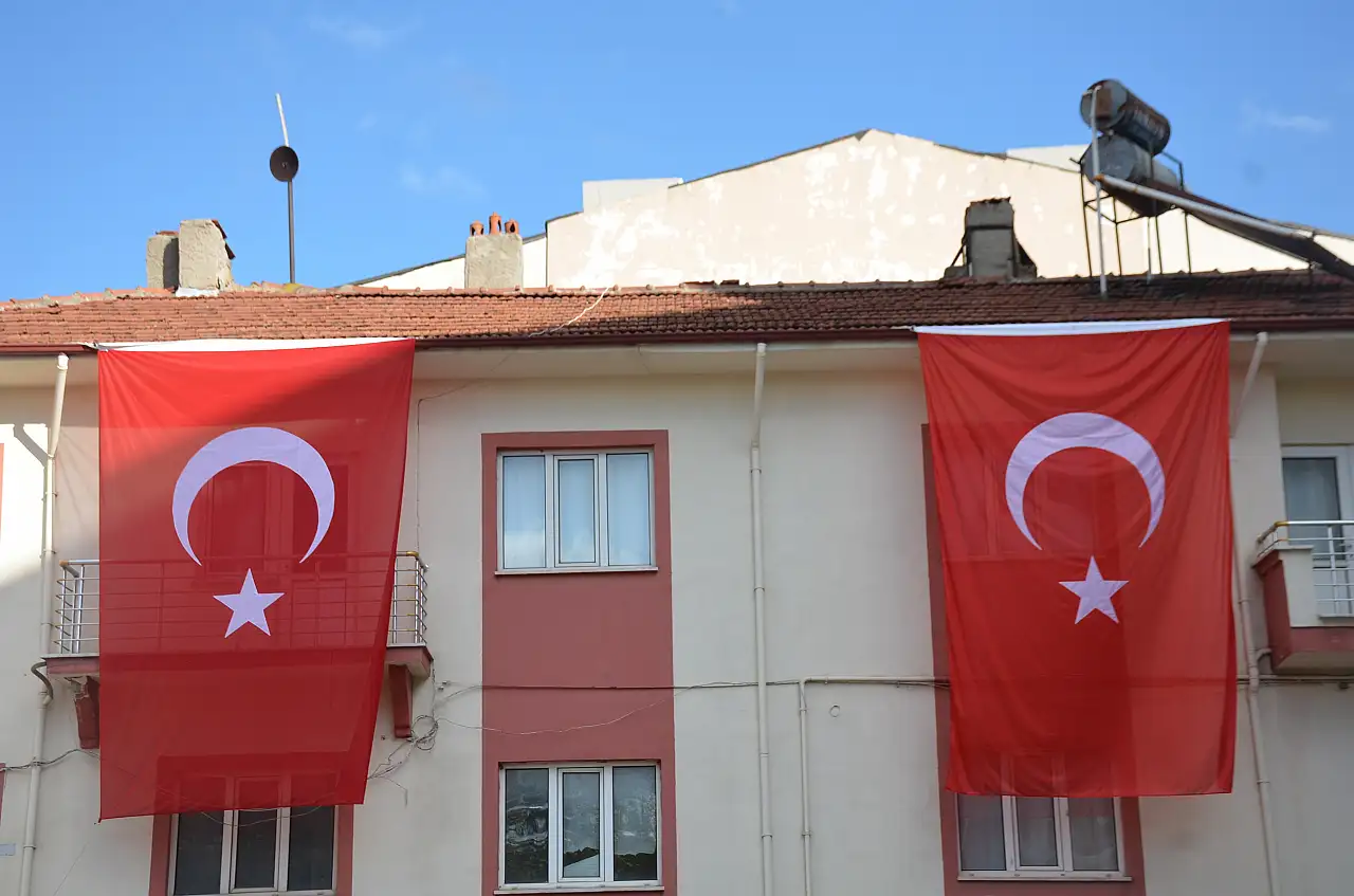 Türkiye şehitlerini karşılamak için hazırlanıyor! Bilecik sokakları Al Bayrağımızla donatıldı