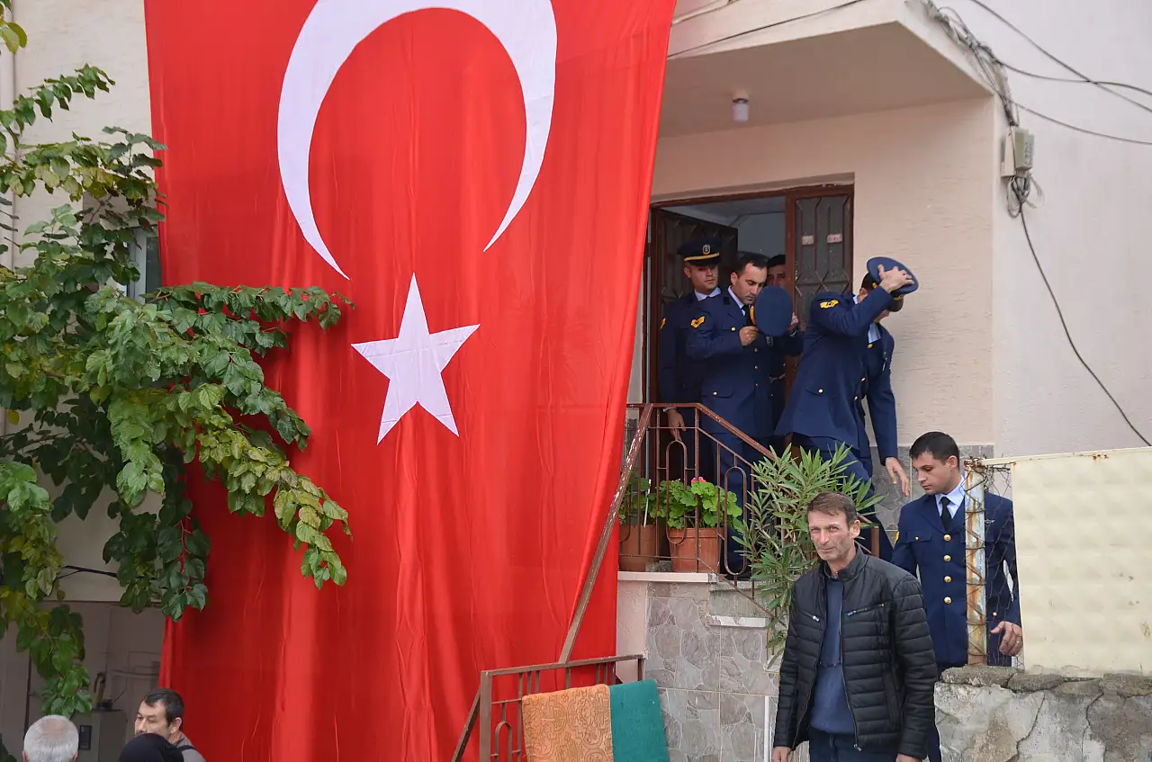 Türkiye şehitlerini karşılamak için hazırlanıyor! Bilecik sokakları Al Bayrağımızla donatıldı