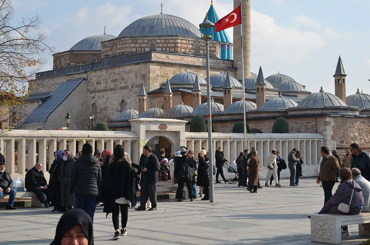 Mevlana için Konya'ya akın: Vuslat törenleri kenti dünyaya açtı