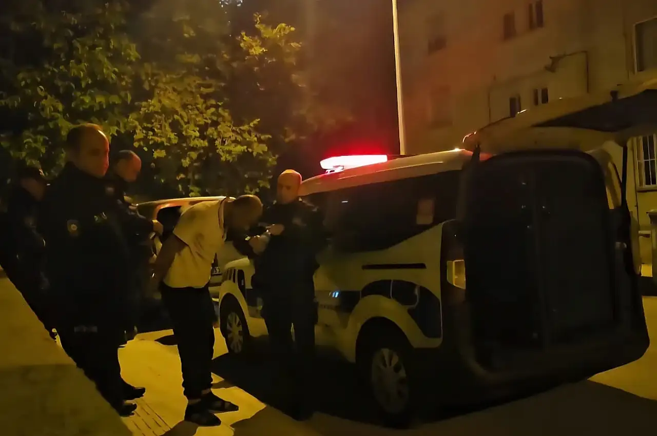 Kılıçlı dehşet! Arkadaşını evine çağırıp rehin aldı