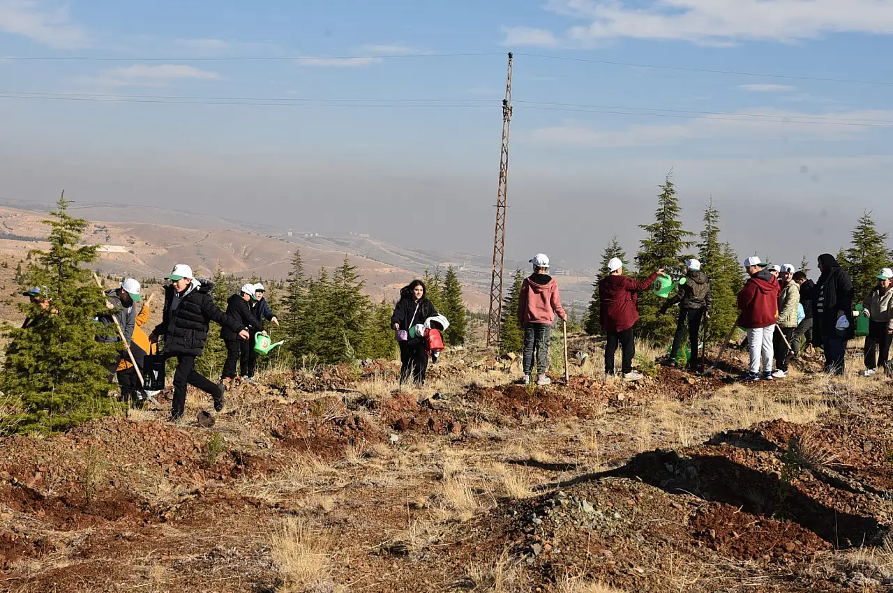 Konya'da öğretmenlerden 'Yeşil Vatan'a nefes