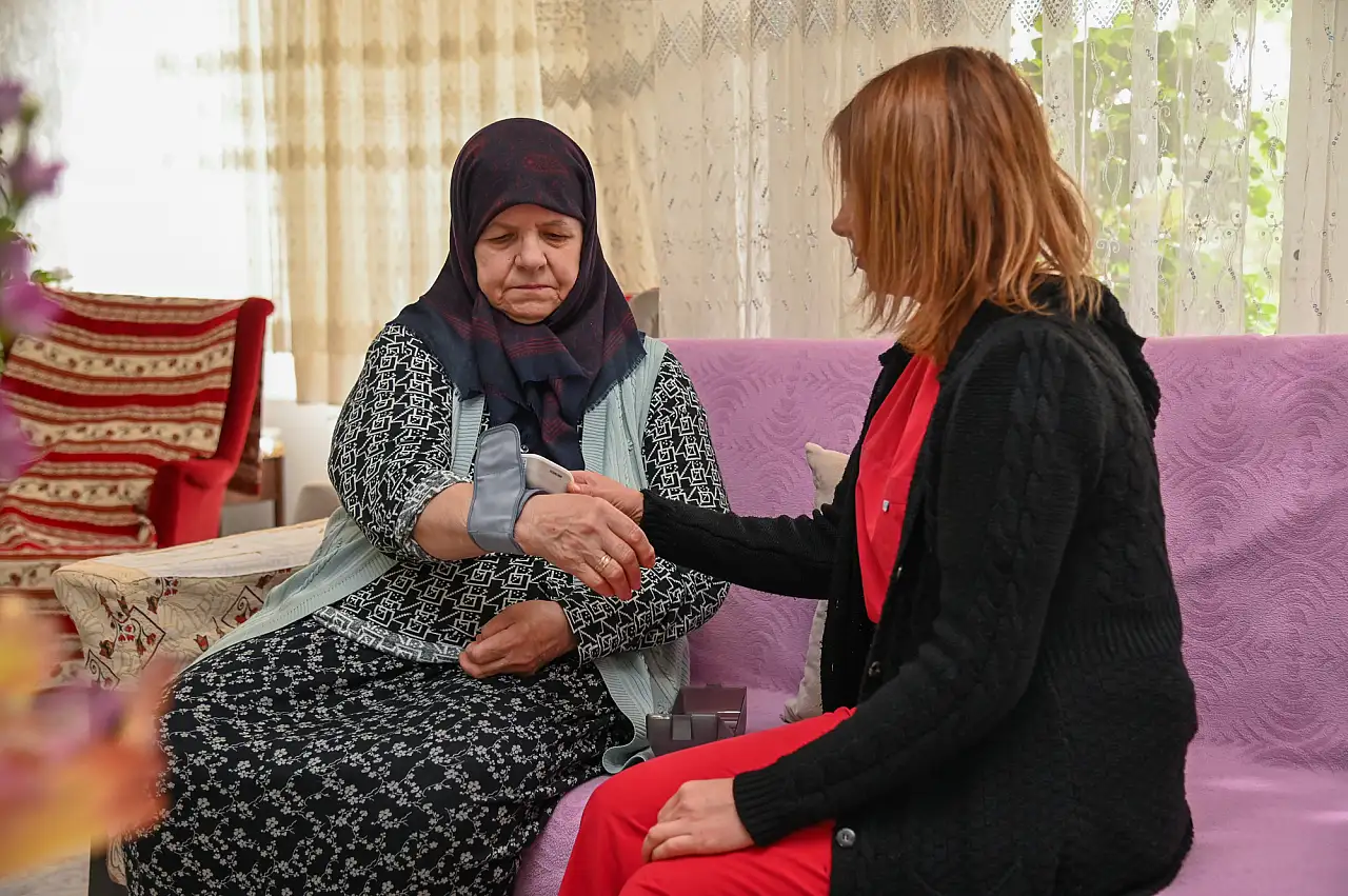 Konya'da örnek uygulama: Selçuklu'da yaşlılar evlerinde destek alıyor