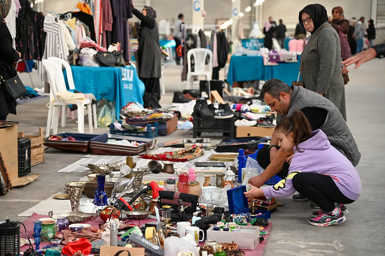 Konya'da hem bütçeye hem çevreye dost pazar: 2. el pazarı 24. kez kuruldu