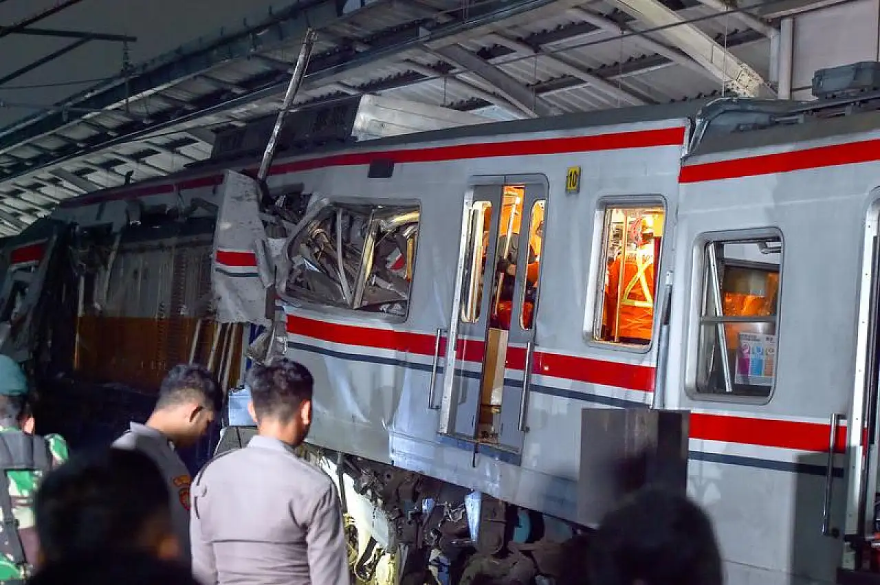 Tren kazası: 14 ölü, 84 yaralı