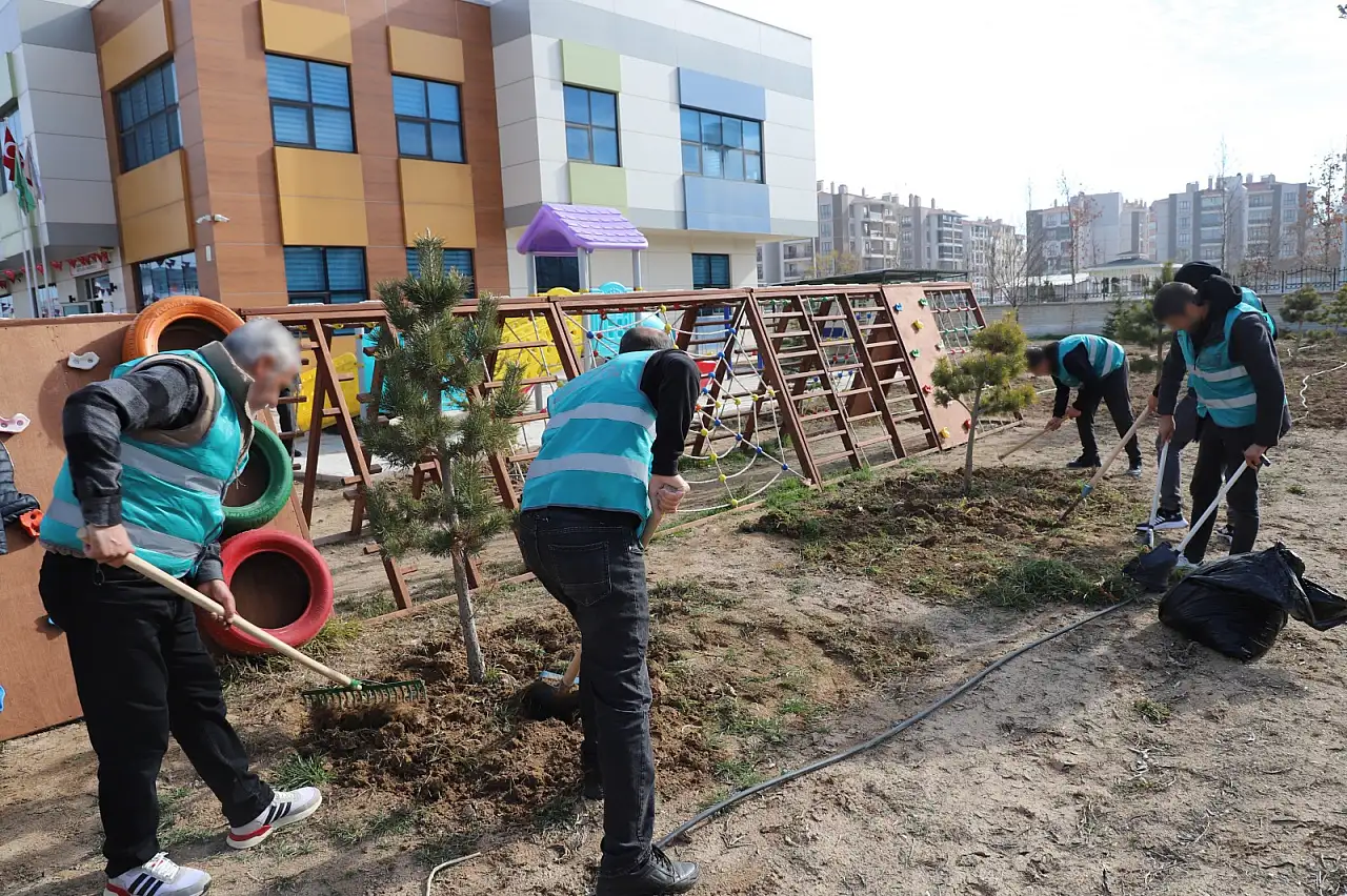 Konya'da hükümlülerden temizlik ve bakım çalışması