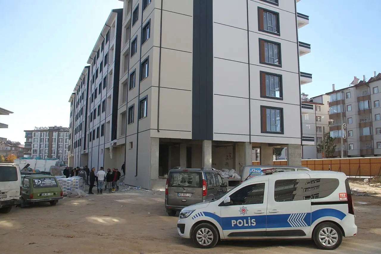 Konya'da 5 katlı binanın inşaatında feci olay! İşçi asansör boşluğuna düştü