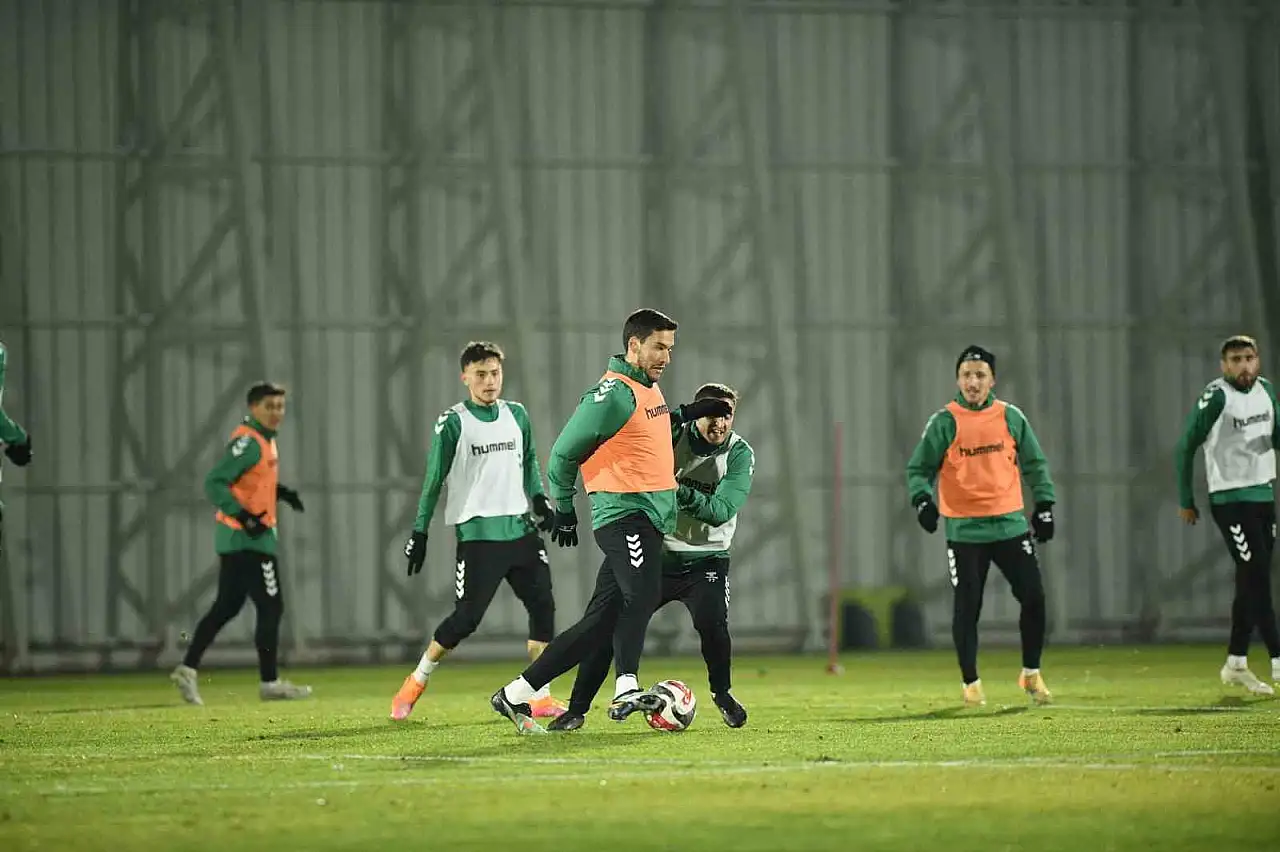 Konyaspor zorlu deplasmana hazırlanıyor!