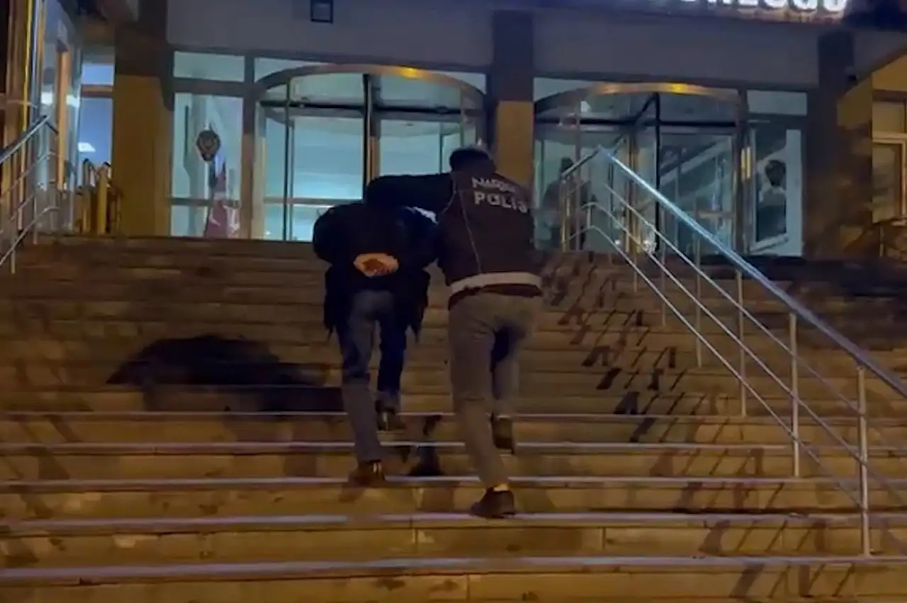 14 yıldan fazla hapis cezasıyla aranan firari yakayı ele verdi!