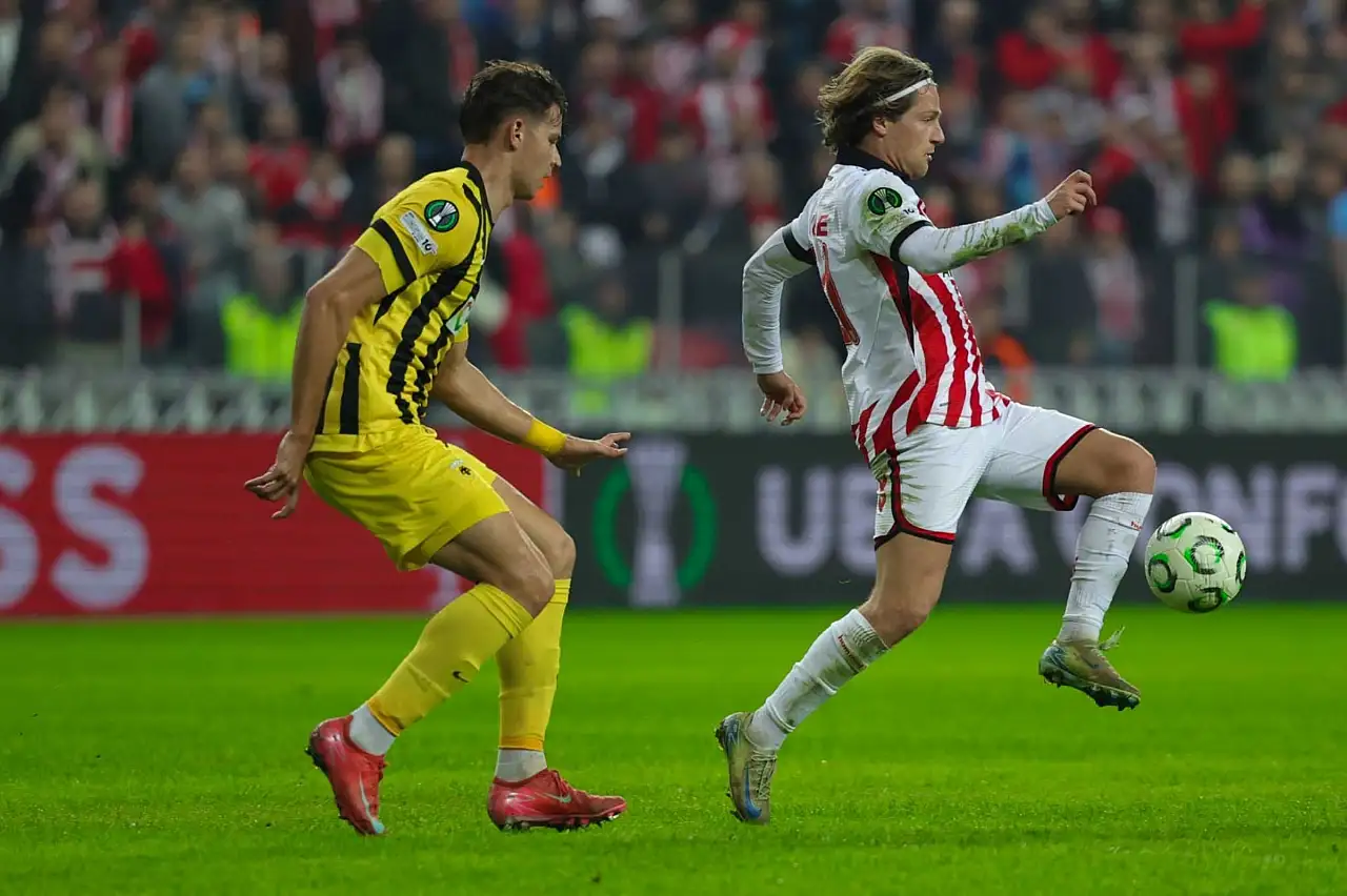 Samsunspor Avrupa'daki ilk yenilgisini AEK Atina karşısında aldı: 2-1