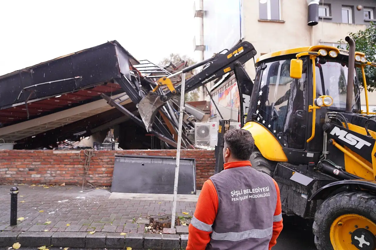 Zehirlenme iddialı kaçak işletmeye belediyeden yıkım kararı