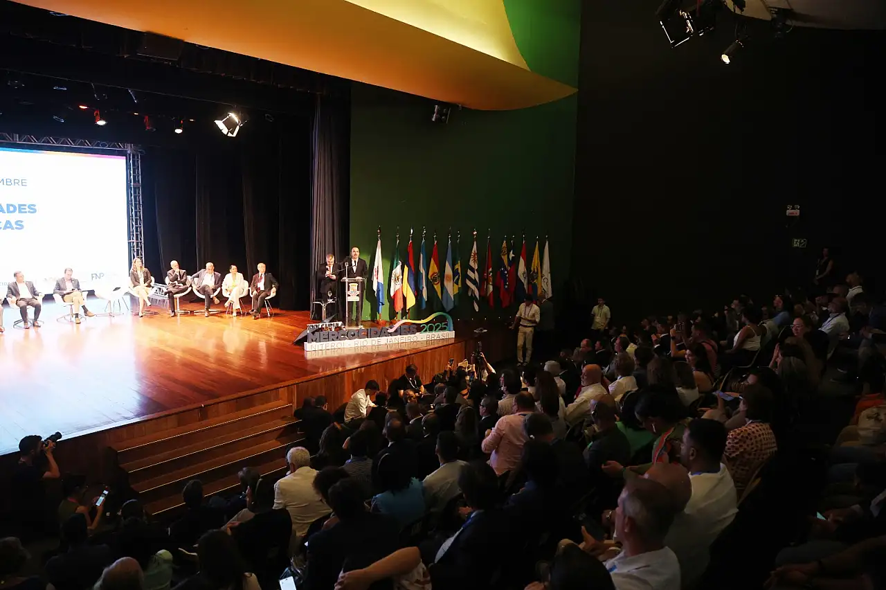 Konya Büyükşehir Belediye Başkanı Altay, Brezilya'daki zirvede konuştu