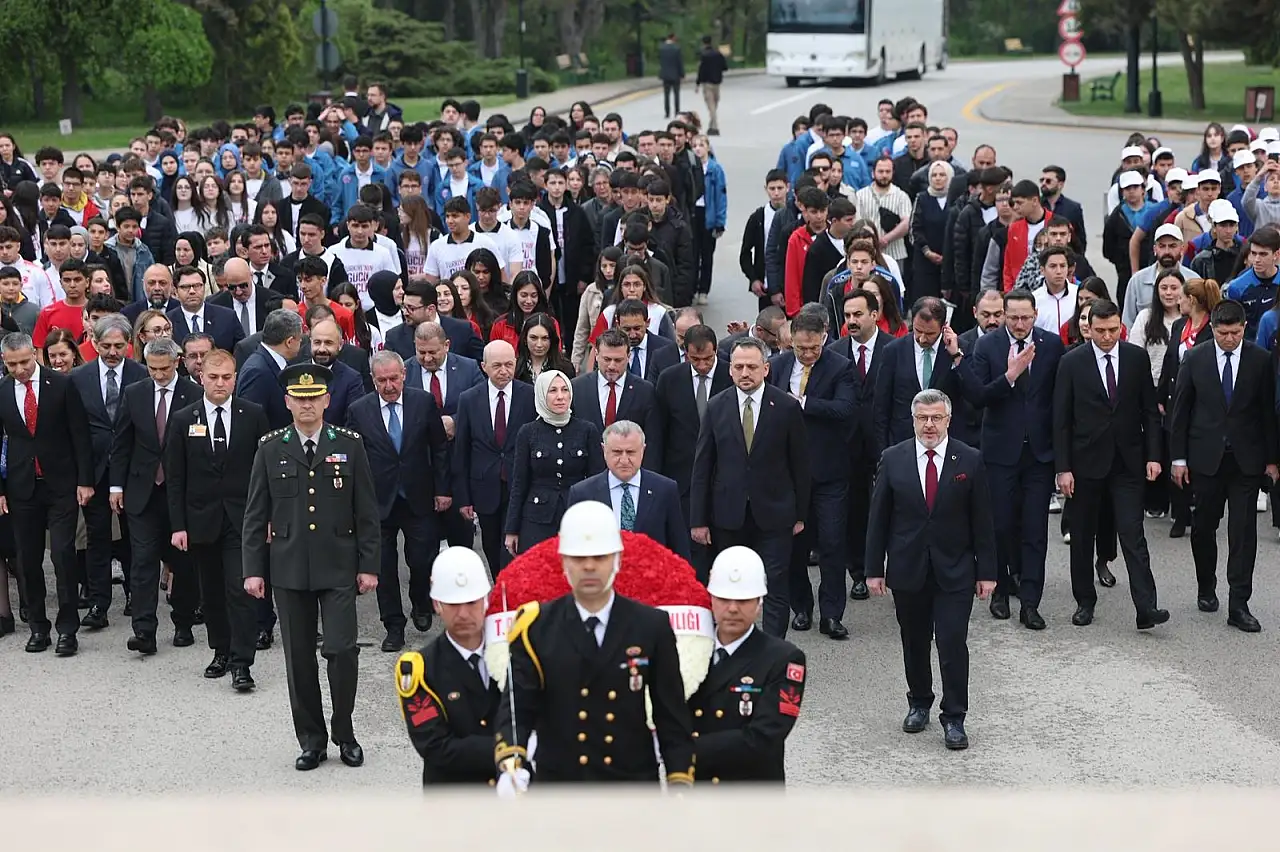 Bakan Bak'dan 19 Mayıs öncesi anlamlı ziyaret