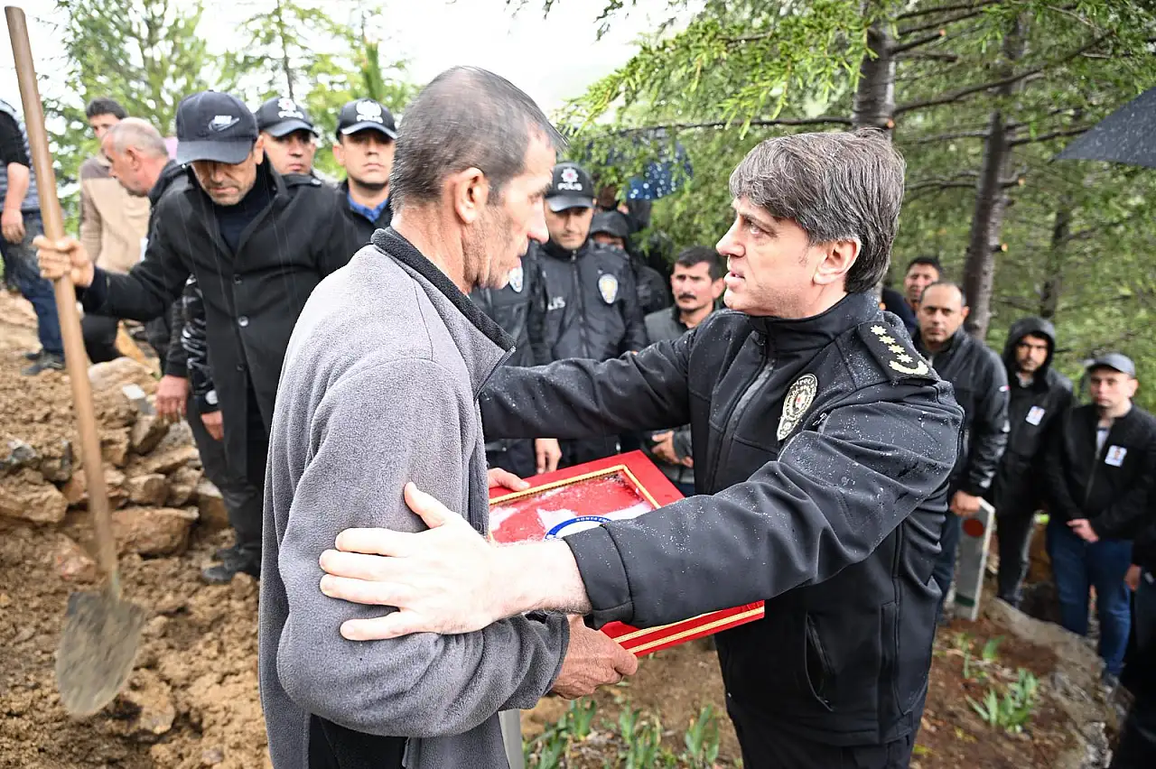 Konyalı Polis Memuru Hüseyin Acar gözyaşlarıyla toprağa verildi