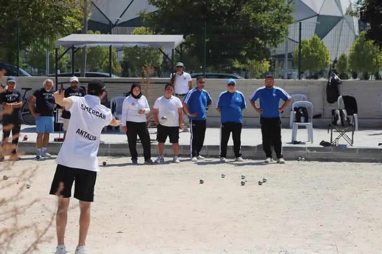 Konya'da 5 ülkeden 180 sporcu mücadele ediyor