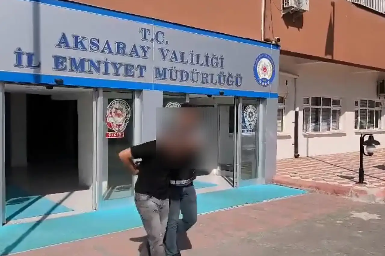 Uyuşturucu operasyonunda şok görüntü: Midesinden 97 paket çıktı