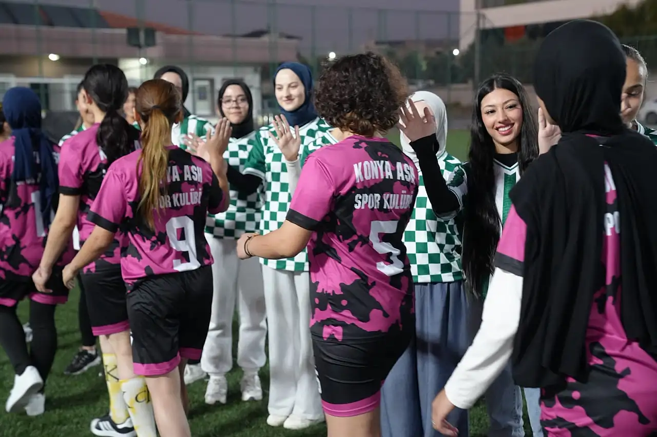 Konyasporlu Jevtovic kız çocukları için sahaya çıktı! Konya'da anlamlı buluşma
